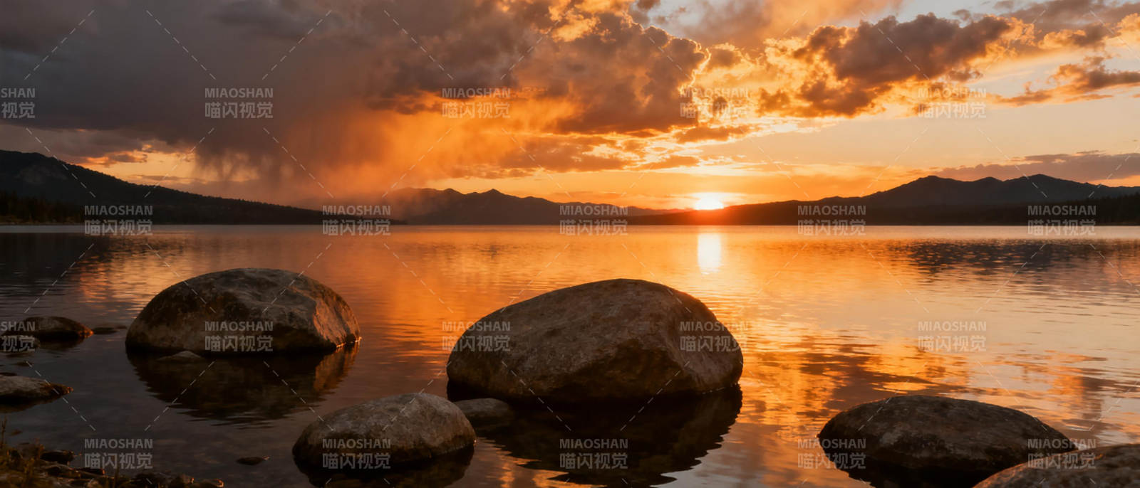 湖畔日落美景图片