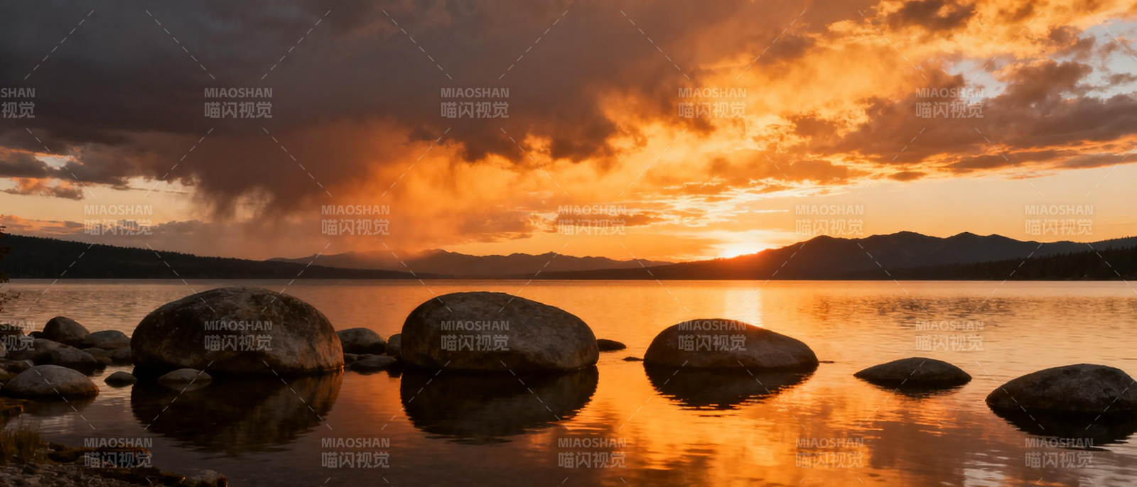 湖畔日落美景图片