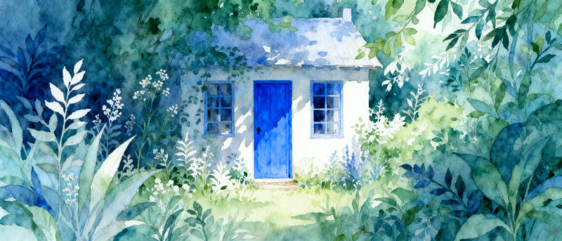 蓝门小屋幽静林间图片