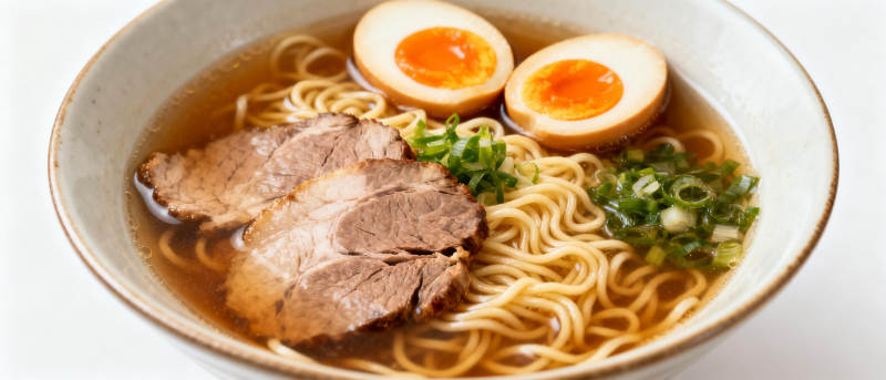 美味拉面配溏心蛋图片