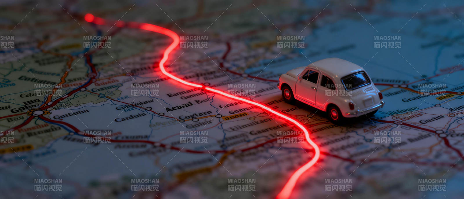 地图上的红色轨迹图片
