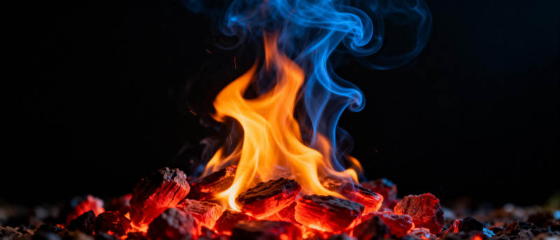 火焰燃烧的瞬间图片