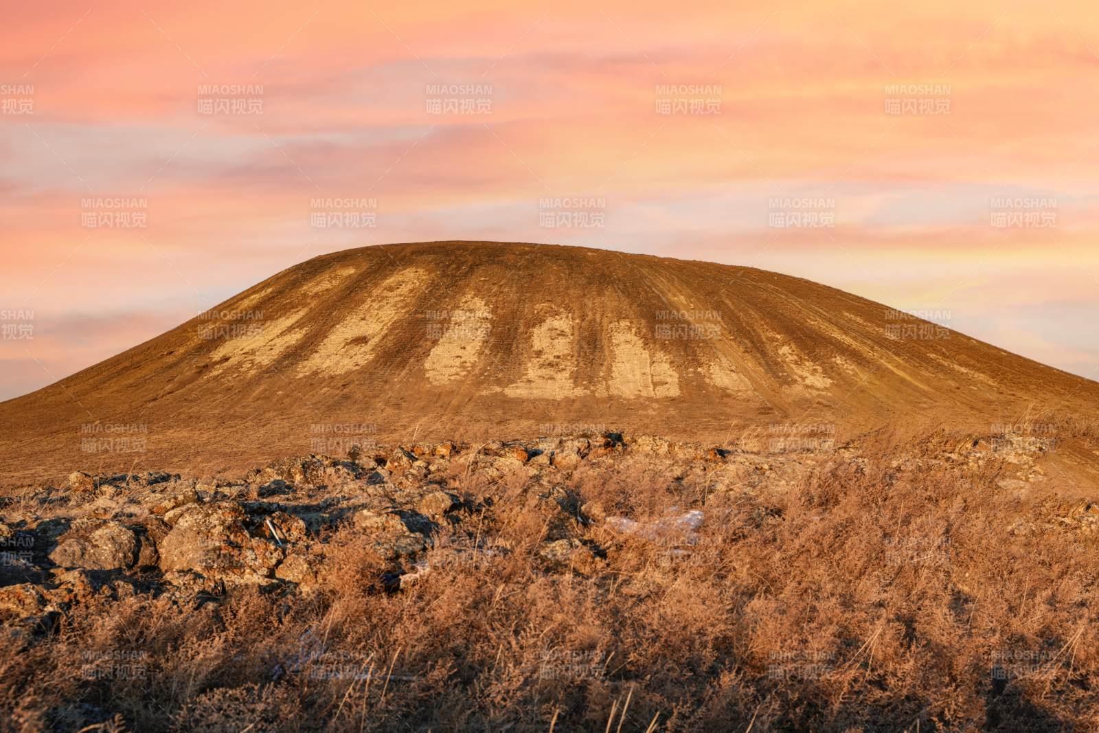 夕阳下的乌兰哈达 5 号火山图片