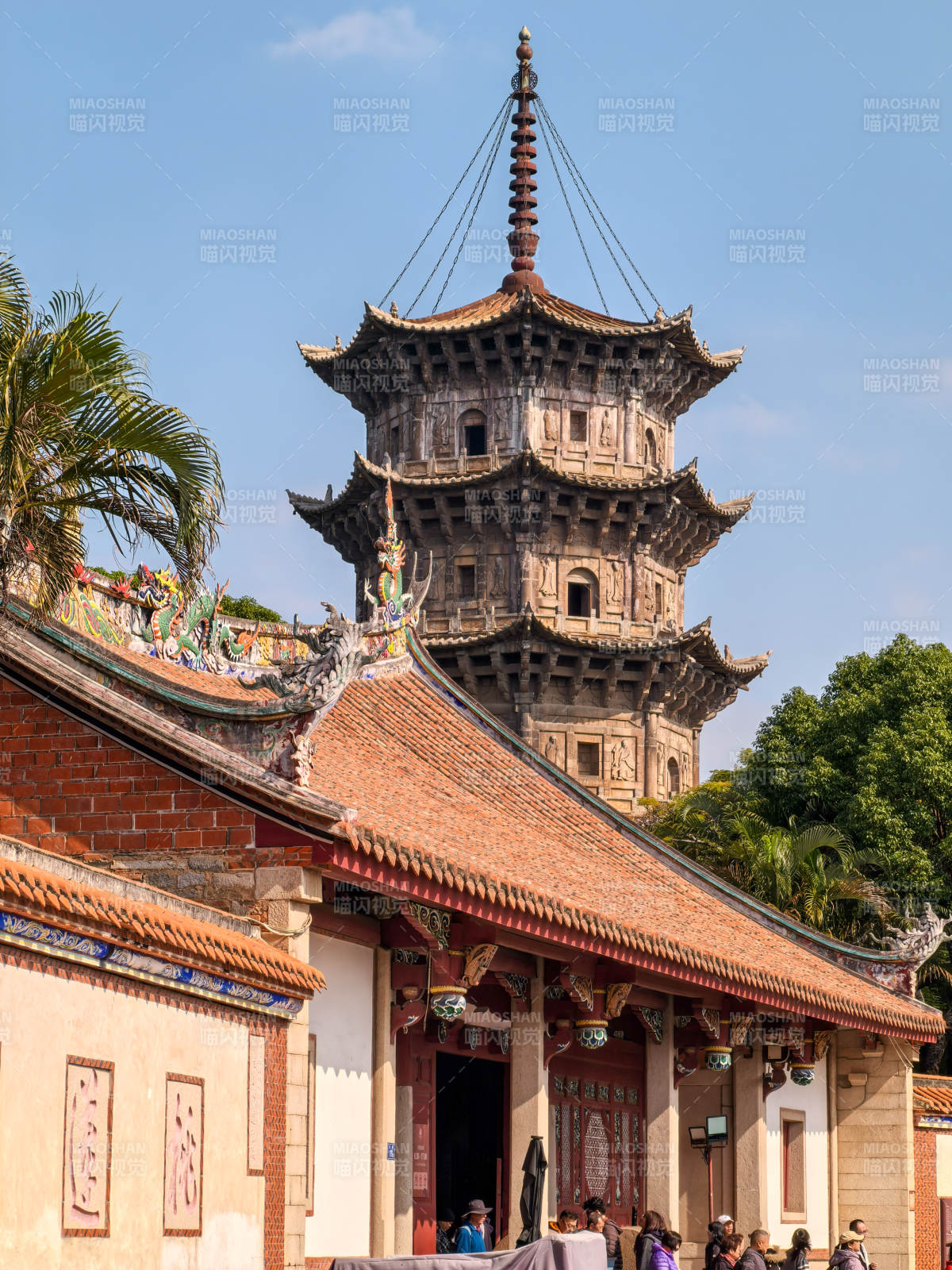 泉州开元寺古塔映碧空图片