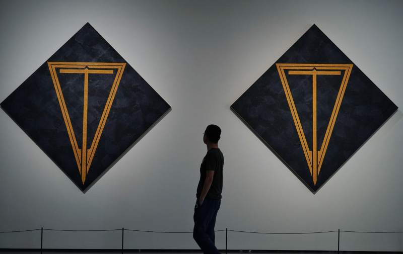 几何艺术展观者图片