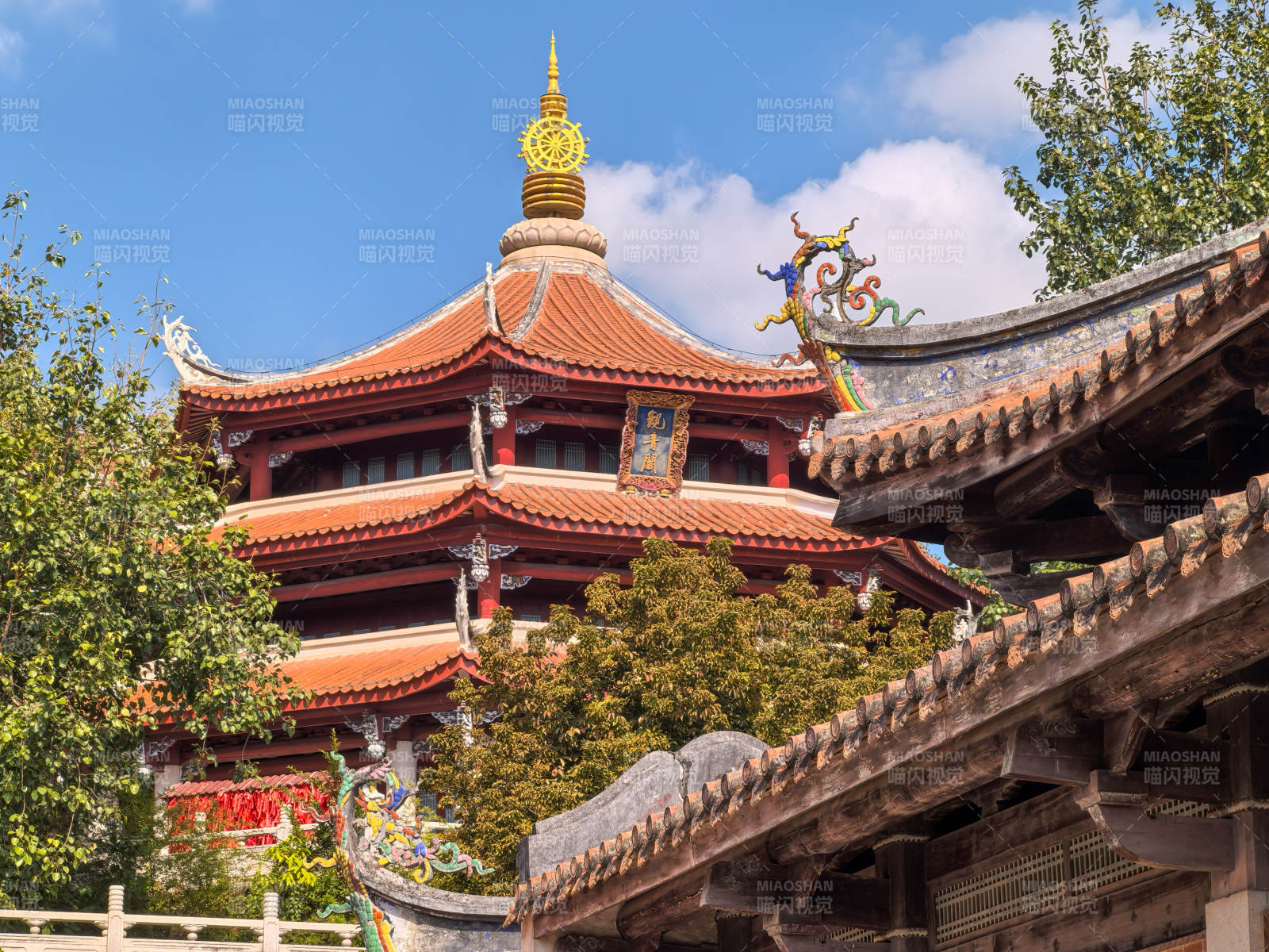泉州南少林寺古寺飞檐映蓝天图片