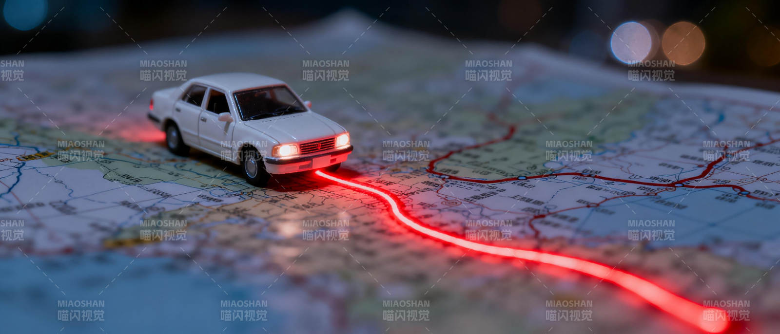 地图上的红色轨迹图片