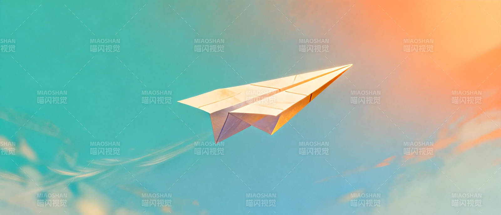 纸飞机飞向天空图片