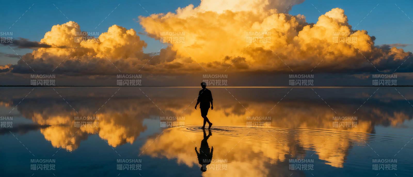 云影倒映 孤影前行图片