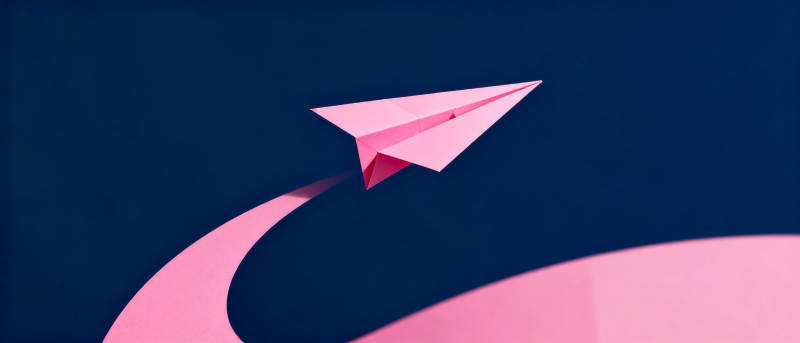 纸飞机翱翔夜空图片