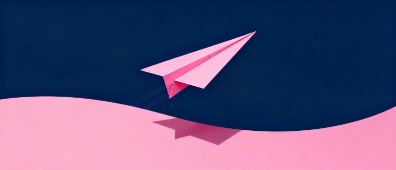 纸飞机飞越粉红地平线图片