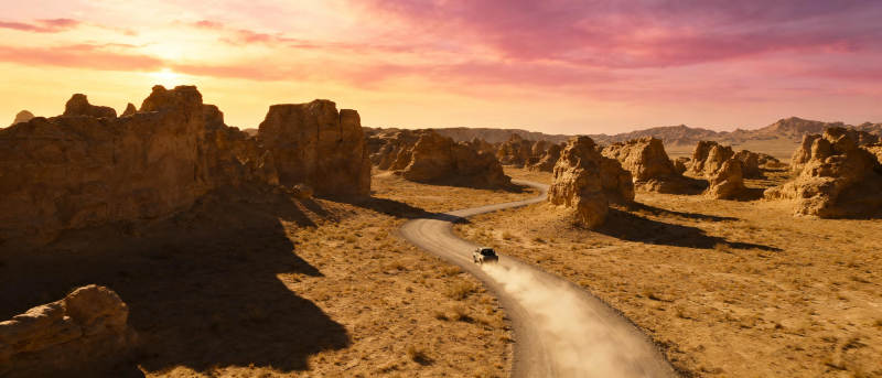 沙漠公路日落图图片