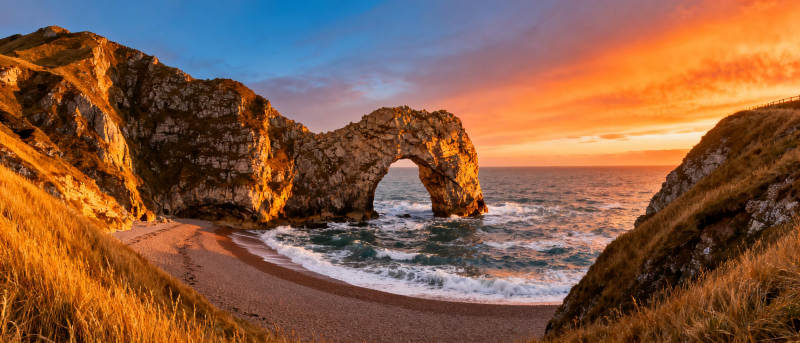 日落拱门海岸图片
