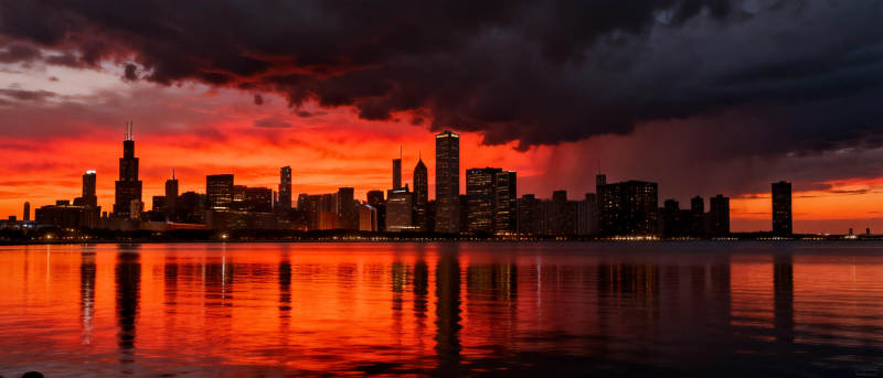 城市暮色倒影图片