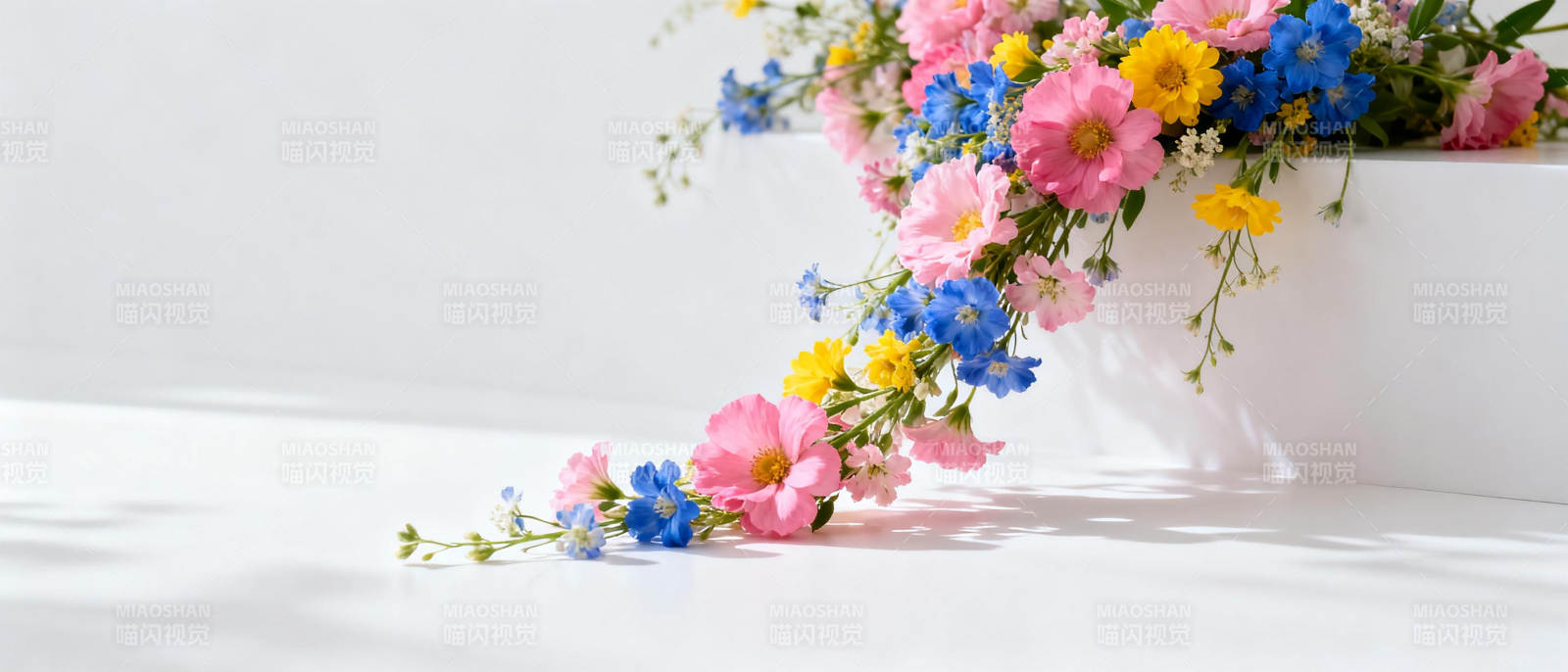 花束垂落 色彩斑斓图片