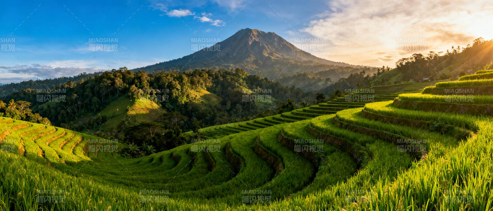 梯田晨曦山影图片