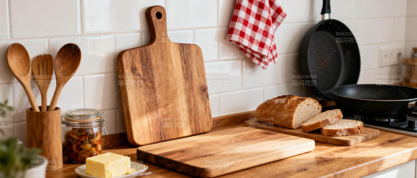 厨房木制厨具摆设图片