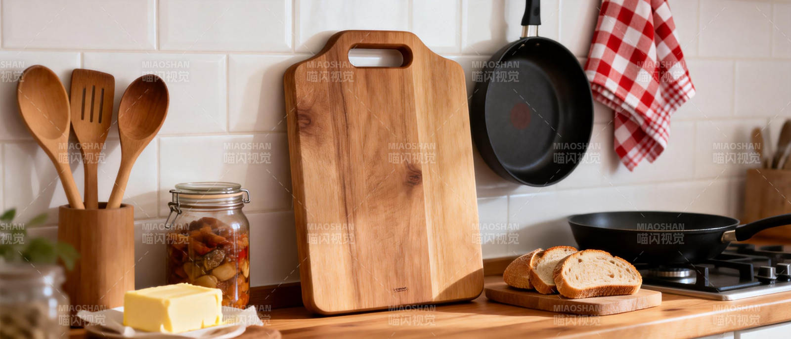 温馨厨房一角图片