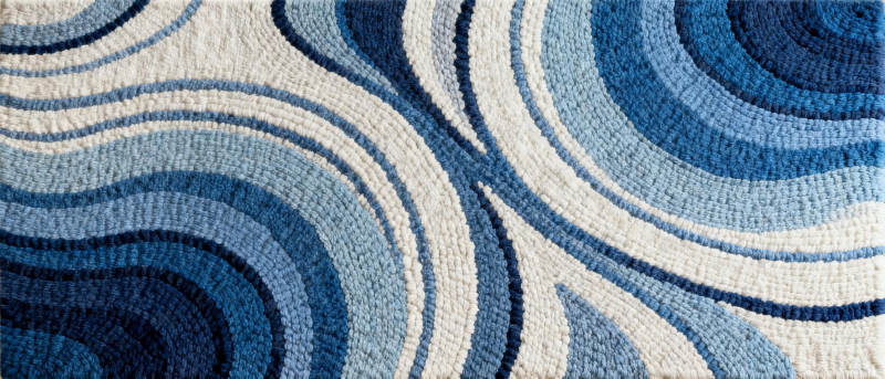 蓝白波纹地毯图片
