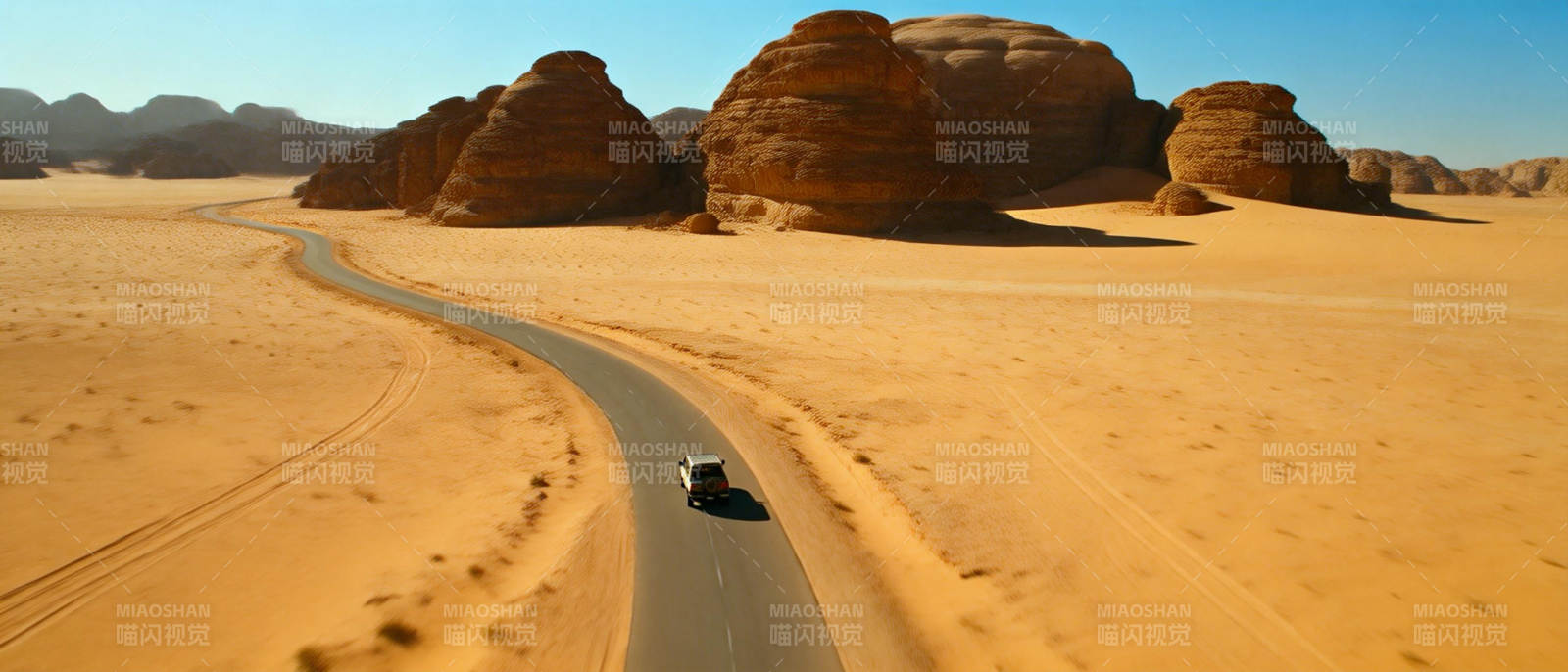 沙漠公路行车图图片