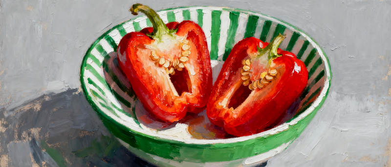 红椒切半入碗中图片