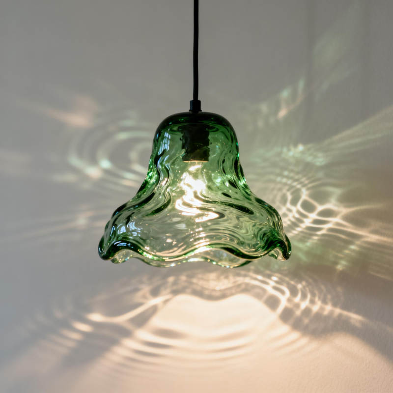 绿玻璃吊灯光影图片