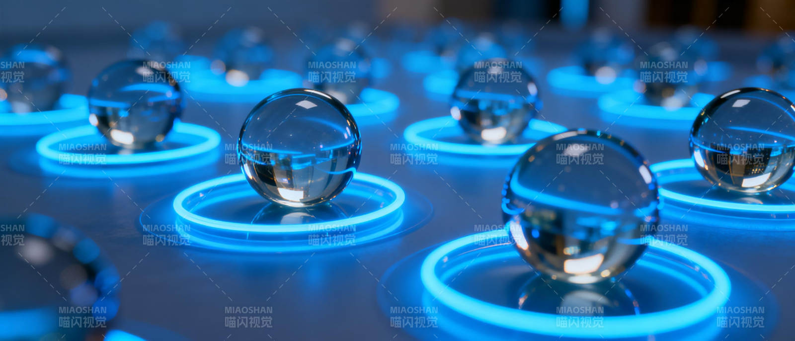 光圈中的透明球体图片