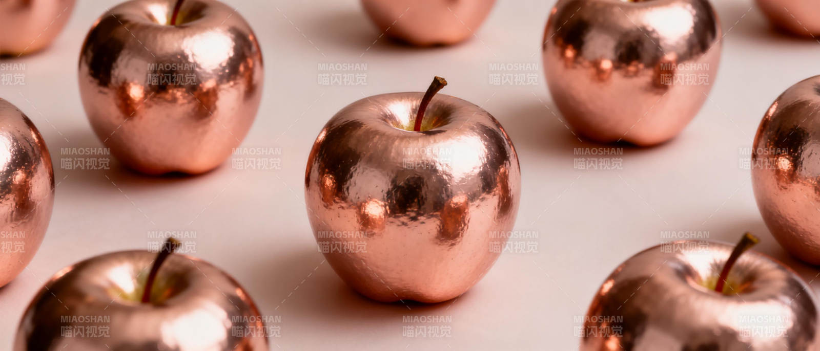 金色苹果排列图图片