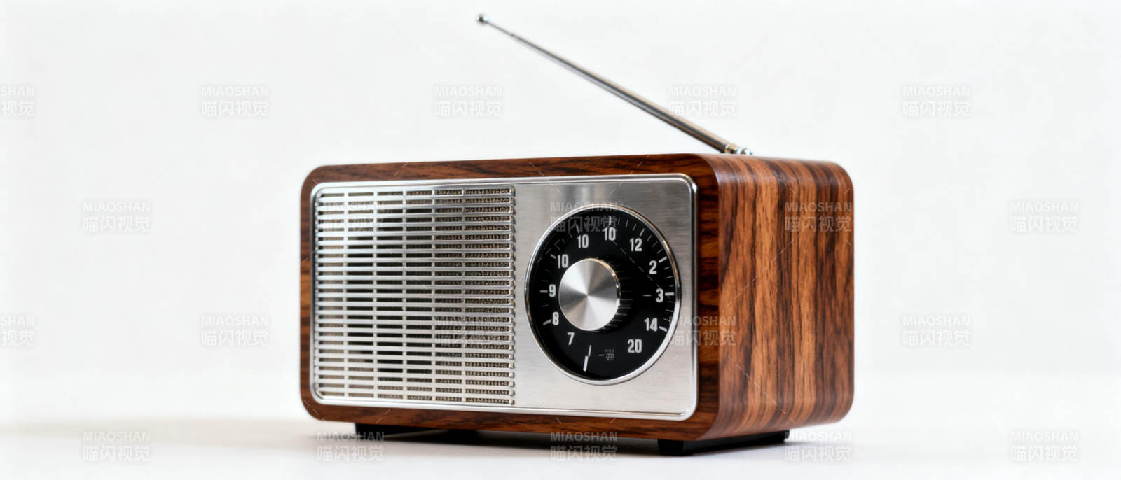 复古木质收音机图片