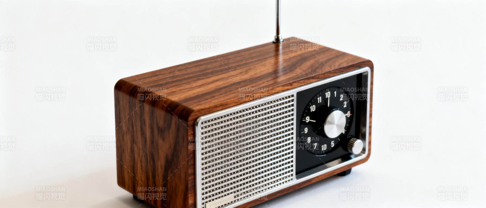 复古木质收音机图片
