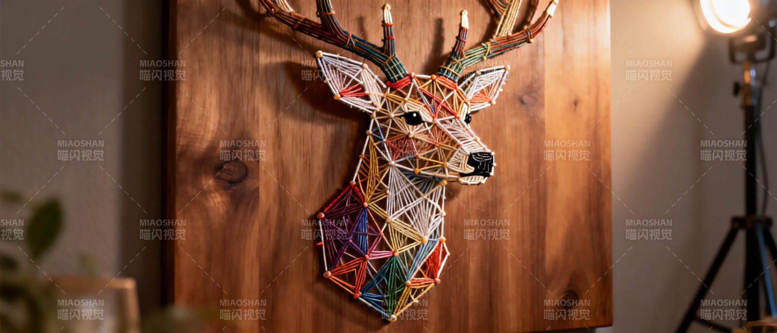 彩线鹿头装饰图片