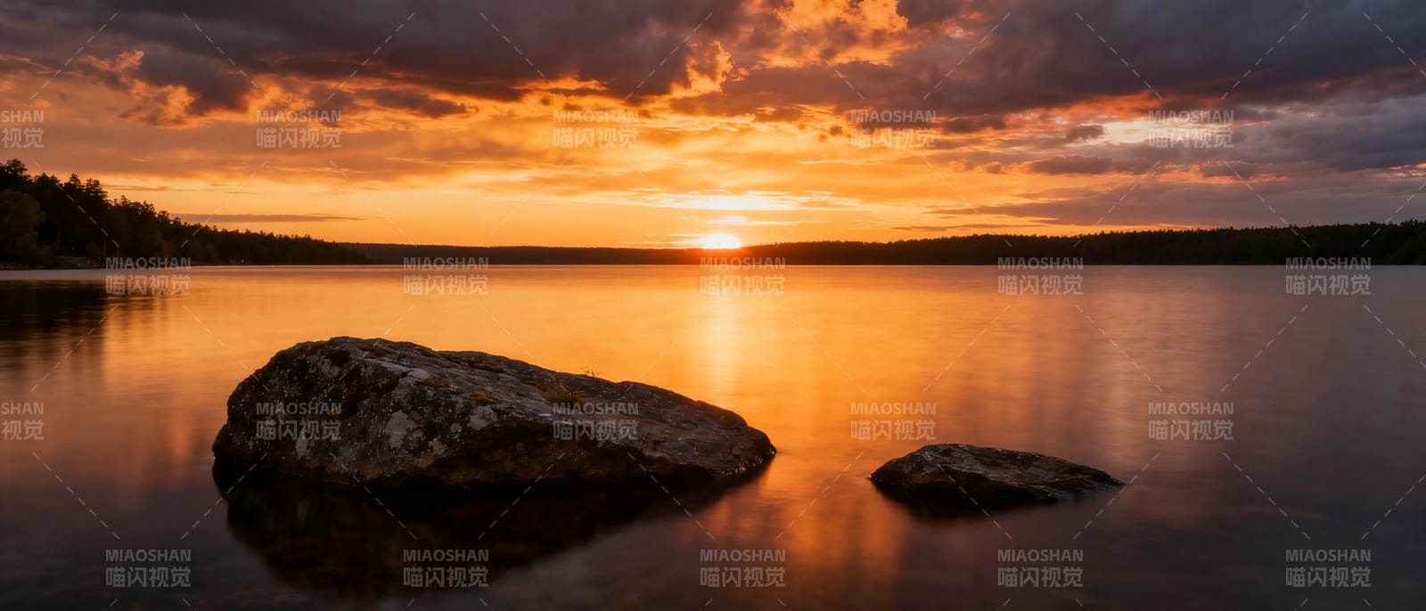 湖畔日落静谧景图片