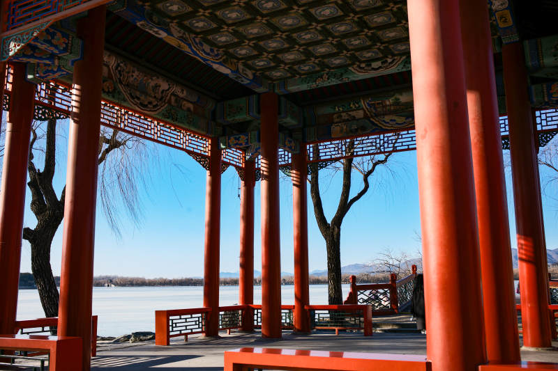 颐和园亭台湖景春意浓图片