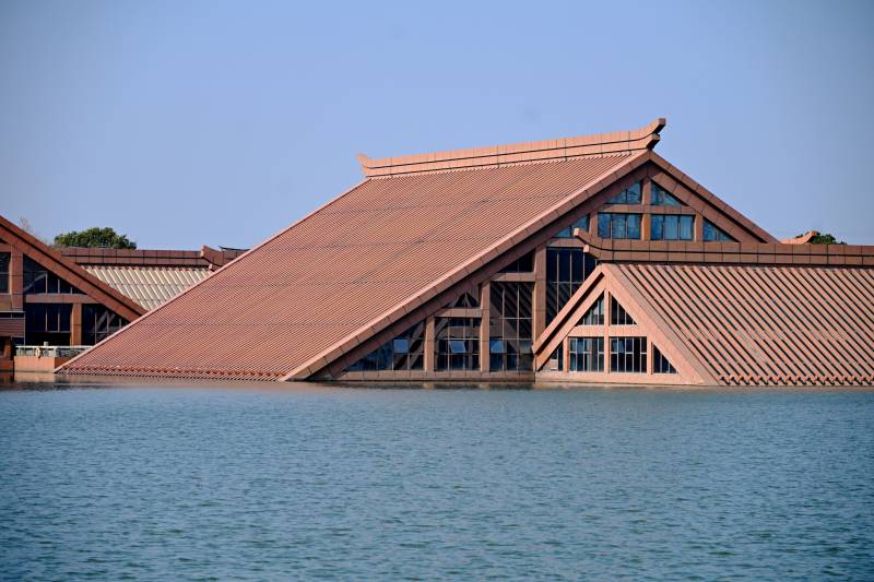上海松江区广富林遗址公园水上建筑物图片