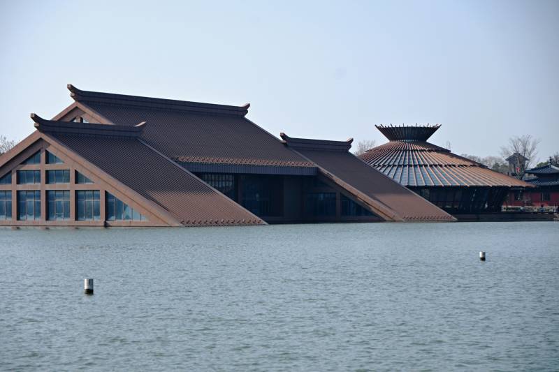 上海松江区广富林遗址公园水上建筑物图片