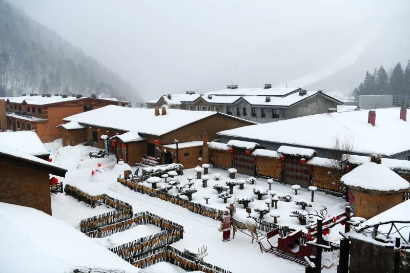 雪乡 雪覆山村静谧景图片
