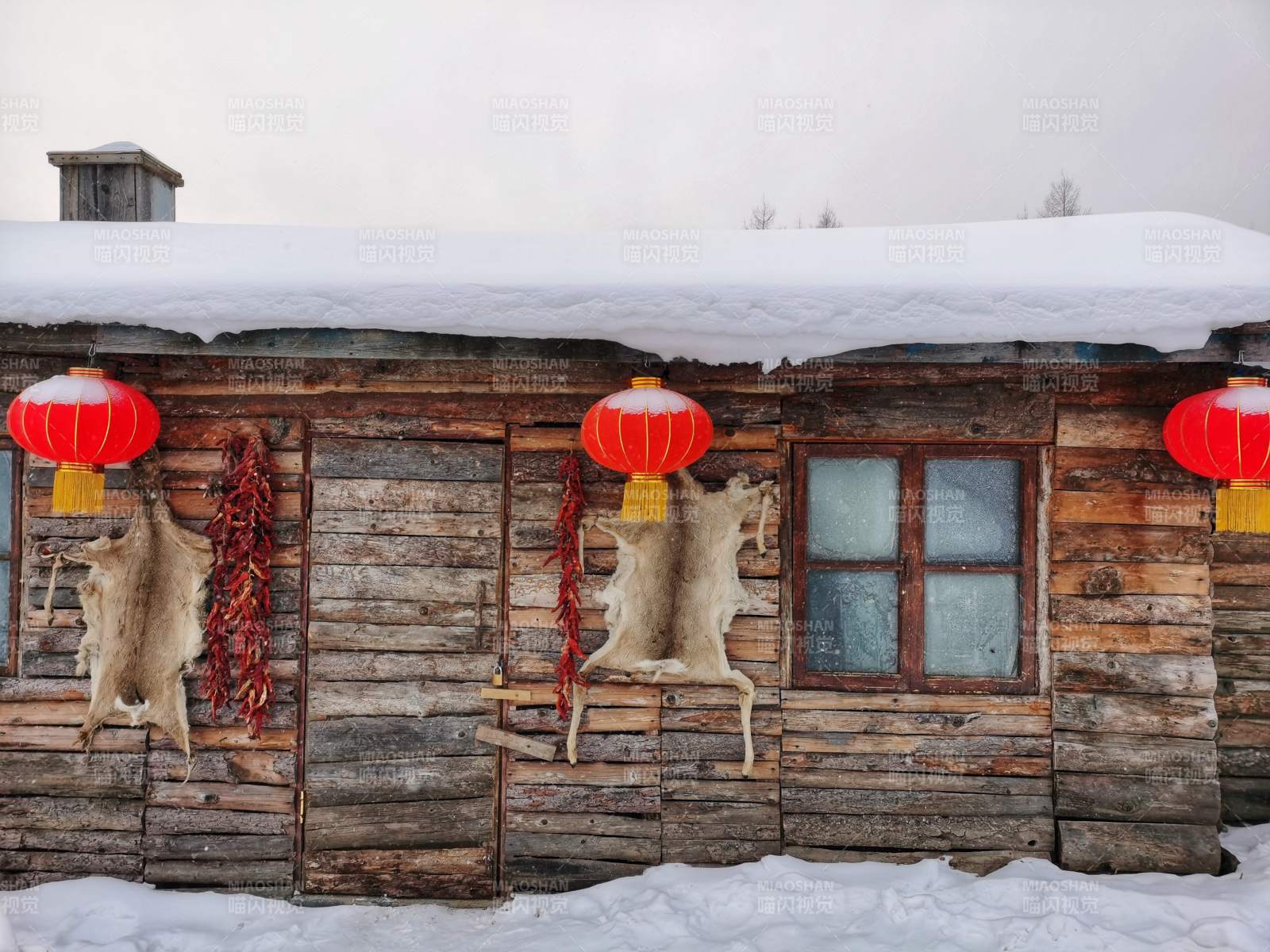 东北雪乡 雪屋红灯迎新春图片