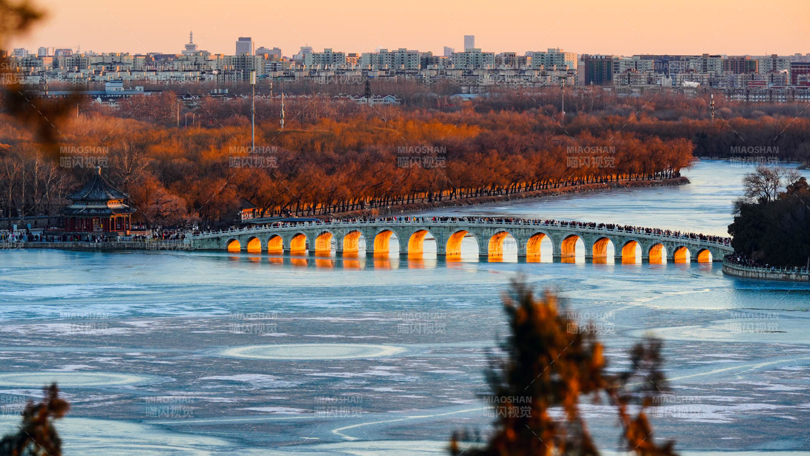 秋日十七孔桥美景图片