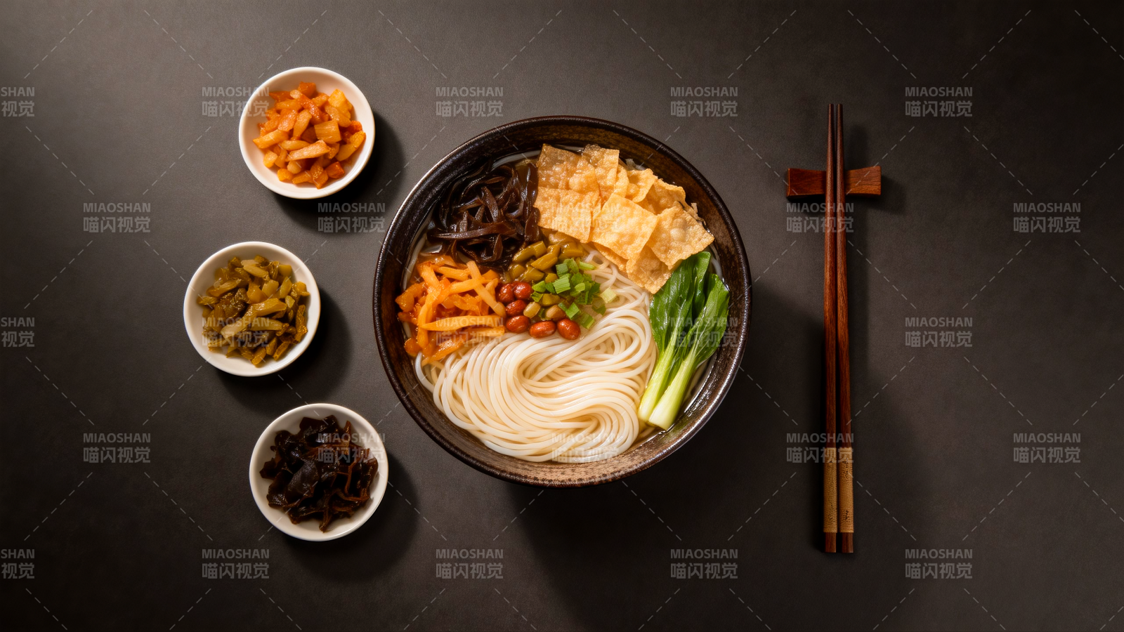 云南过桥米线一碗美味拉面图片