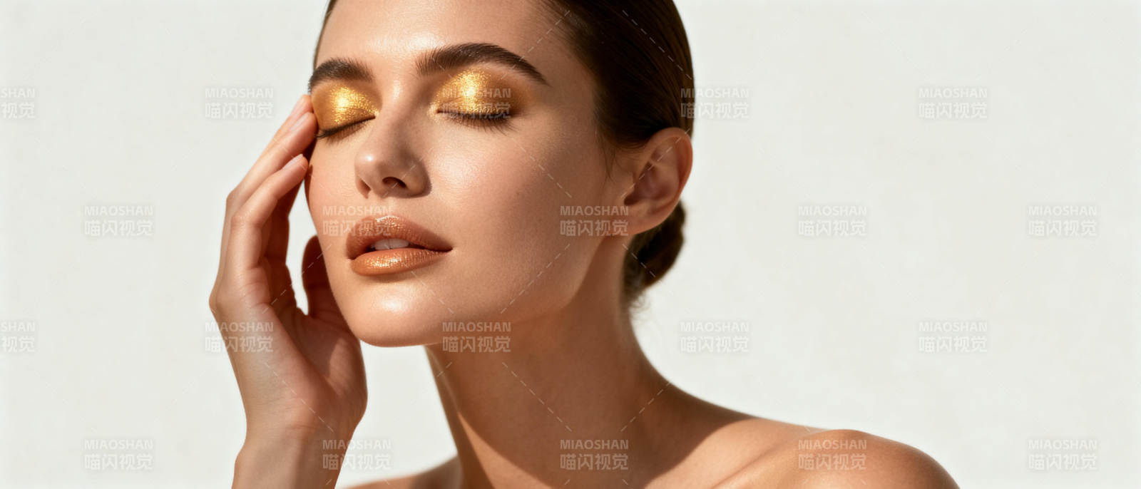 金色眼影 优雅之美图片