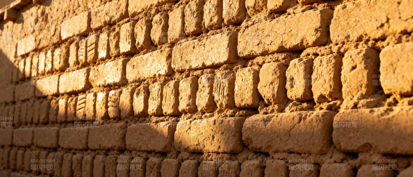 古砖墙影图片