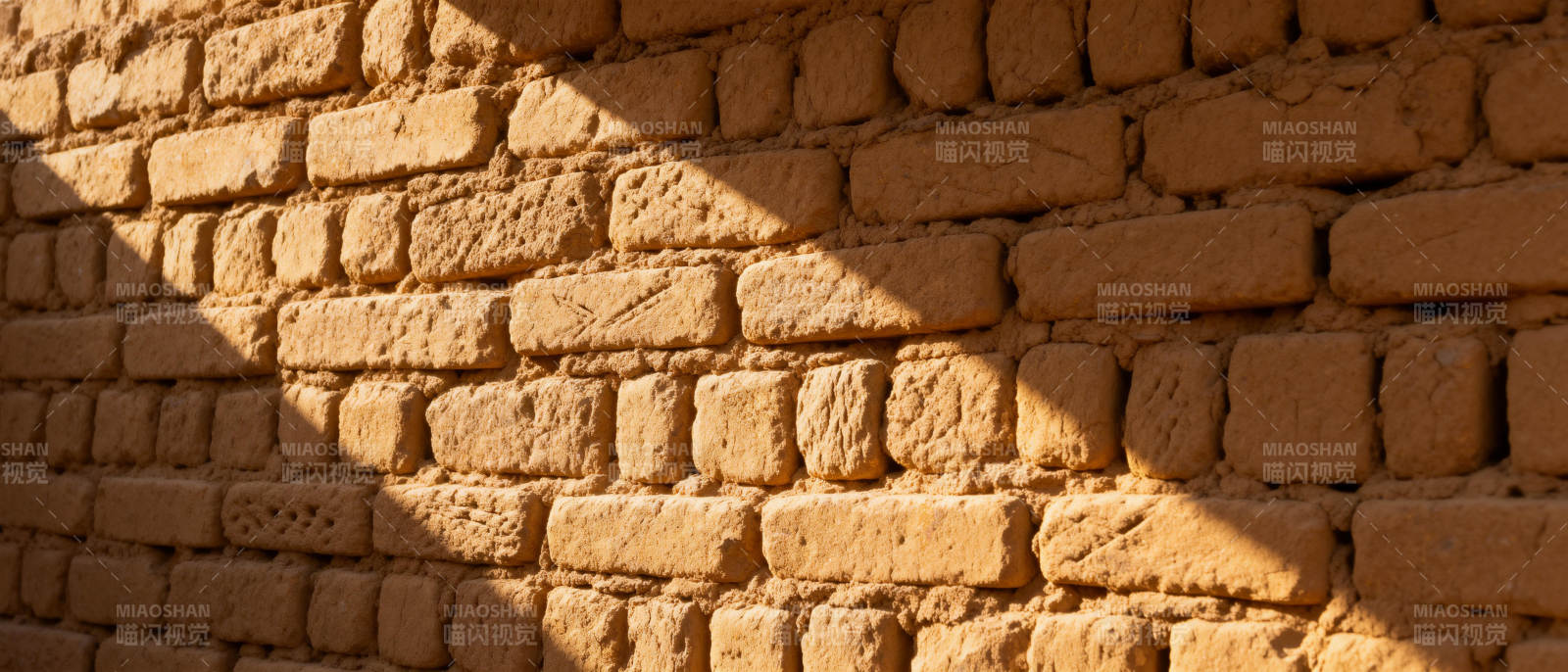砖墙光影图片