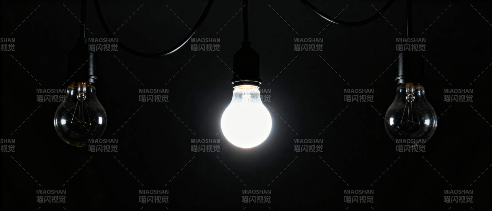 三灯悬空 一亮两暗图片