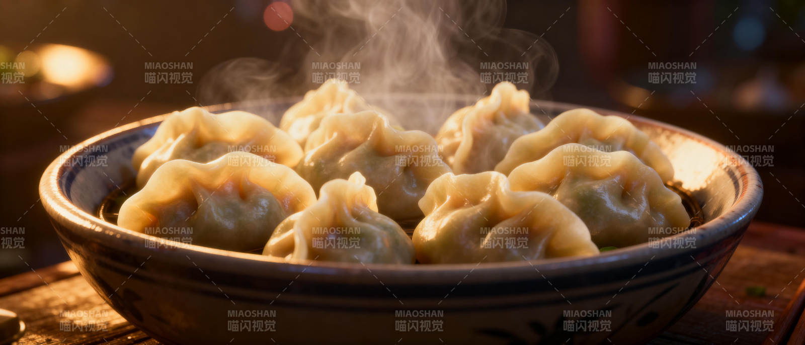 热腾腾的饺子图片