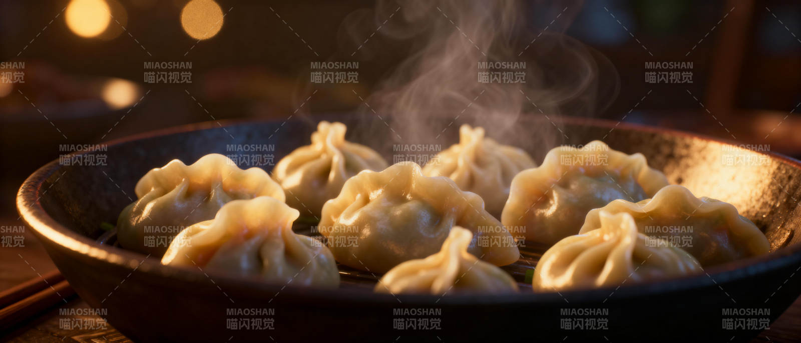 热腾腾的蒸饺图片