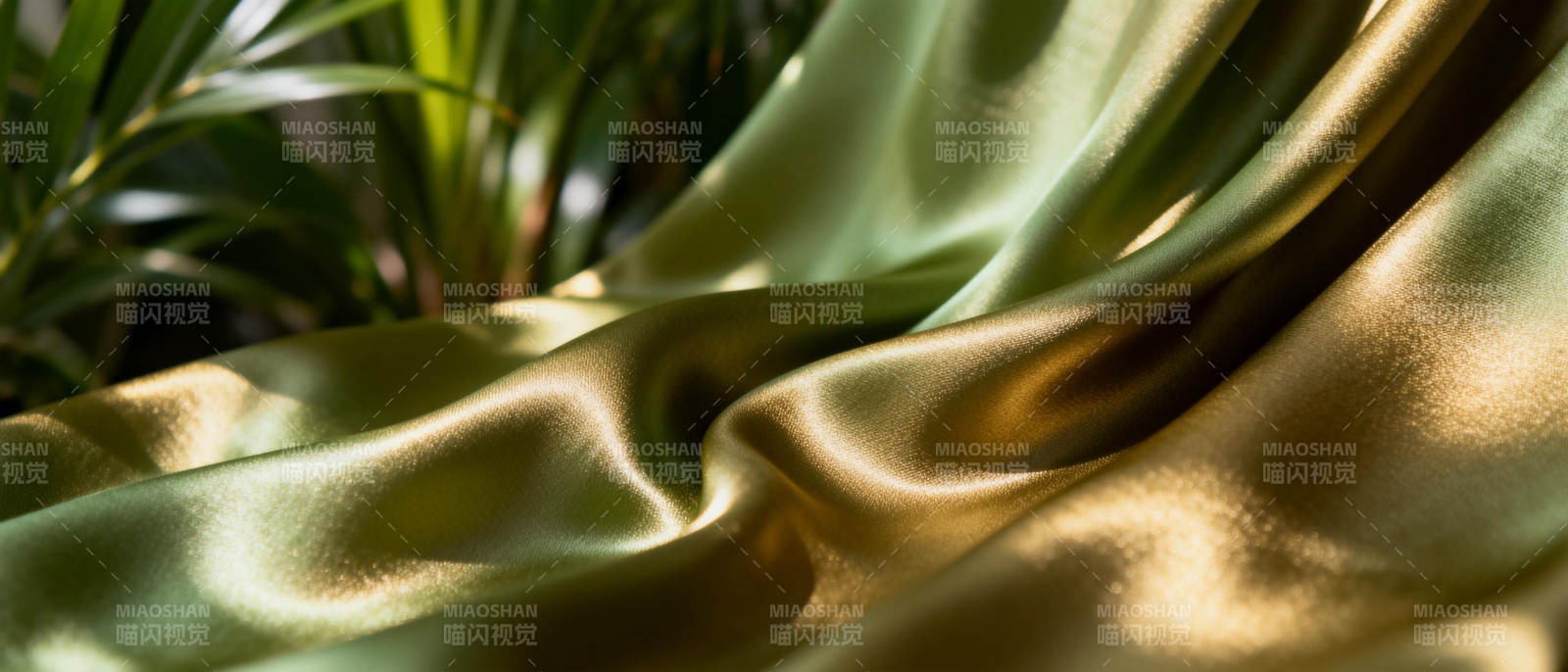 金色绸缎柔光图片