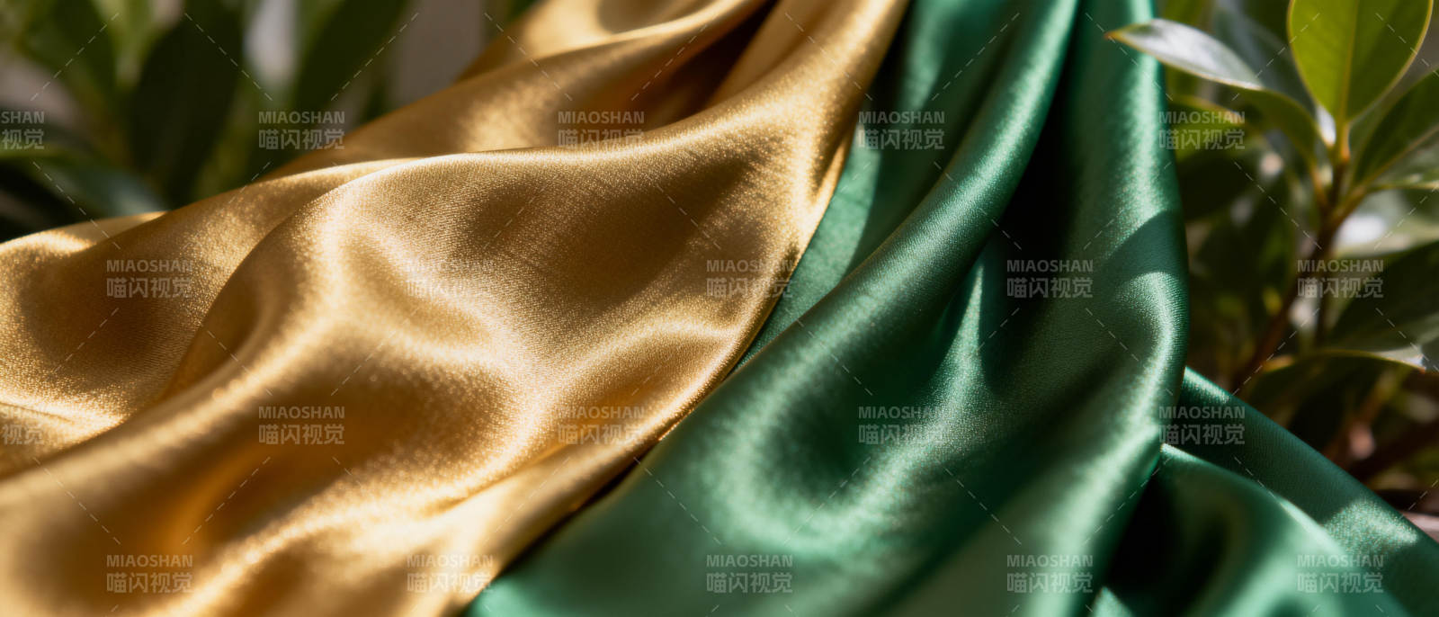 金绿绸缎交织图片