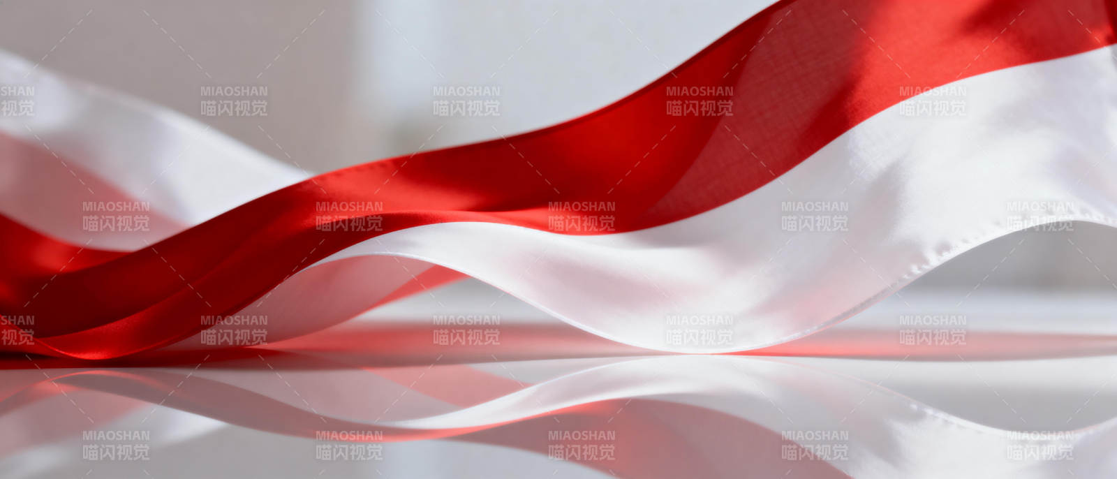 红白飘带舞动图片