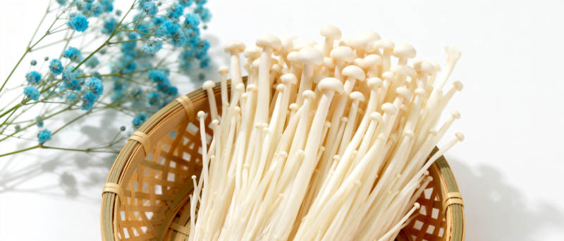 金针菇与蓝花静物图片