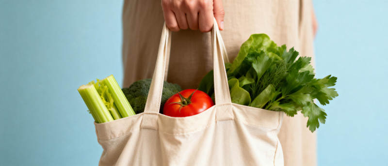 环保购物袋装满蔬果图片